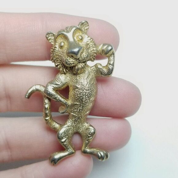 Vintage Esso Tiger Gasoline Mascot Brooch Pin Put a Tiger in Your Tank Tango - Picture 1 of 5